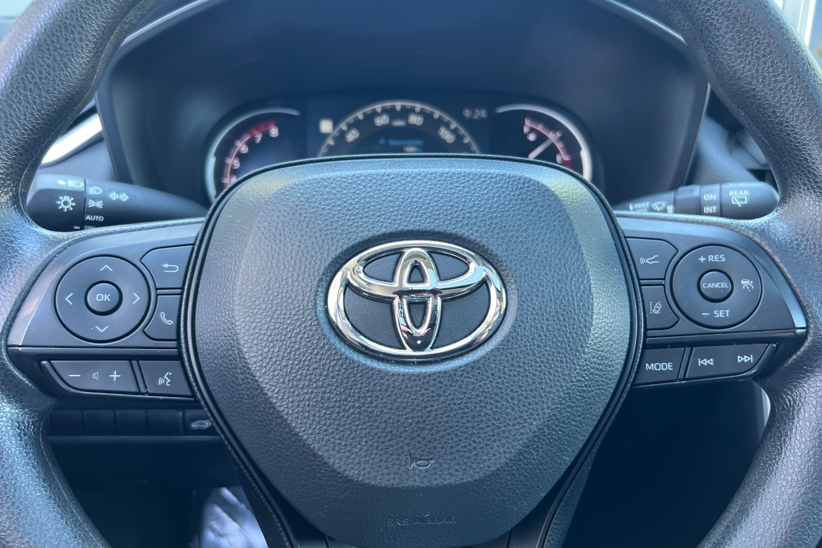 2023 Toyota RAV4 XLE photo 18