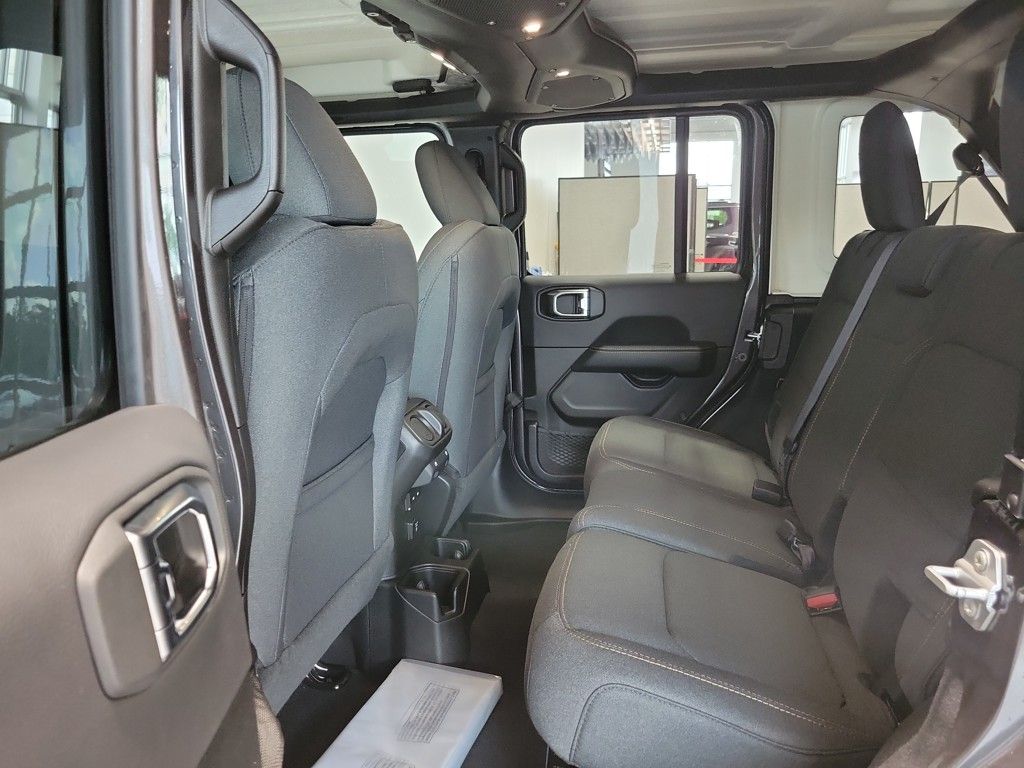 2025 Jeep Wrangler Sahara photo 6