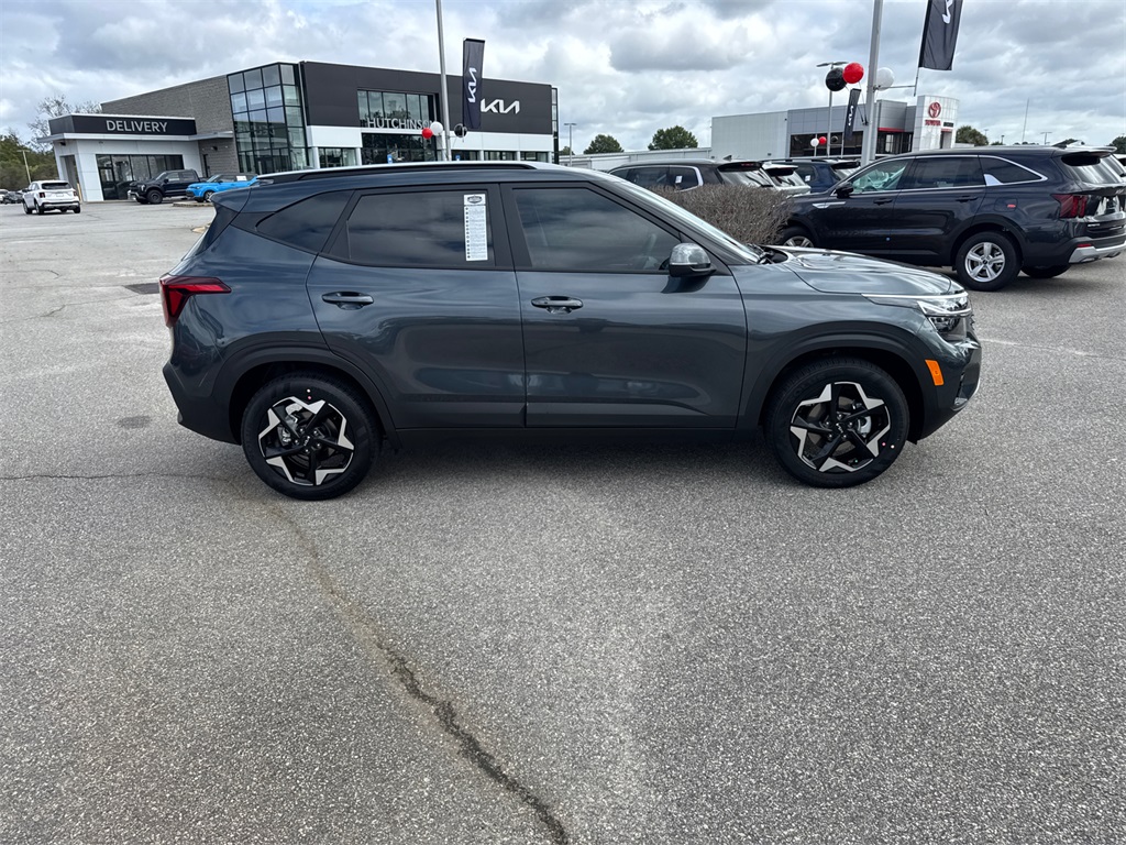 2026 Kia Seltos S photo 2