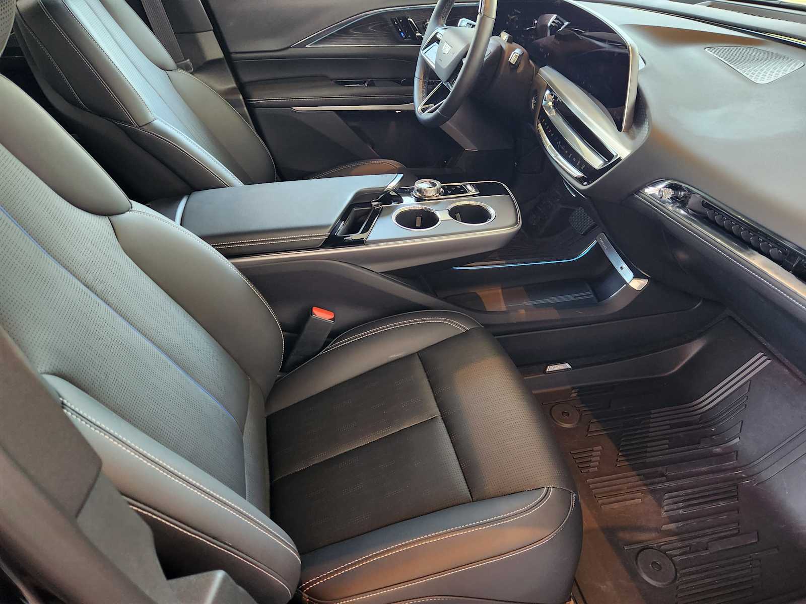 2024 Cadillac Lyriq Luxury photo 11