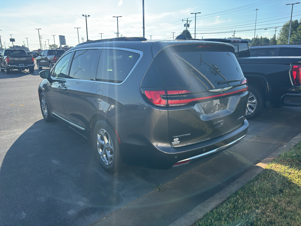 2023 Chrysler Pacifica Limited photo 2