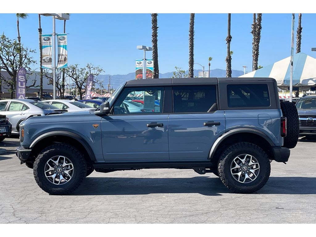 2024 Ford Bronco Badlands photo 2