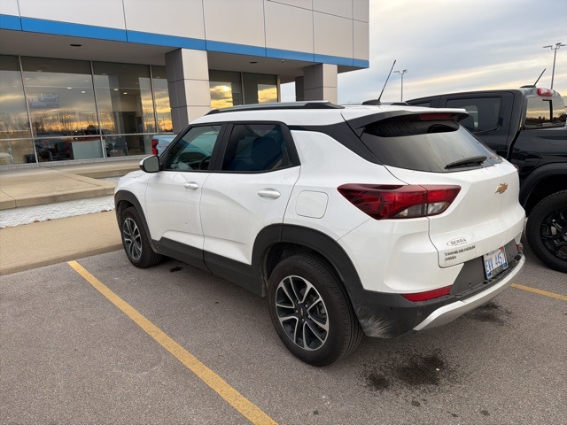 2024 Chevrolet Trailblazer LT photo 2