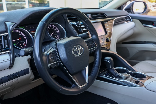 2018 Toyota Camry Hybrid XLE photo 12