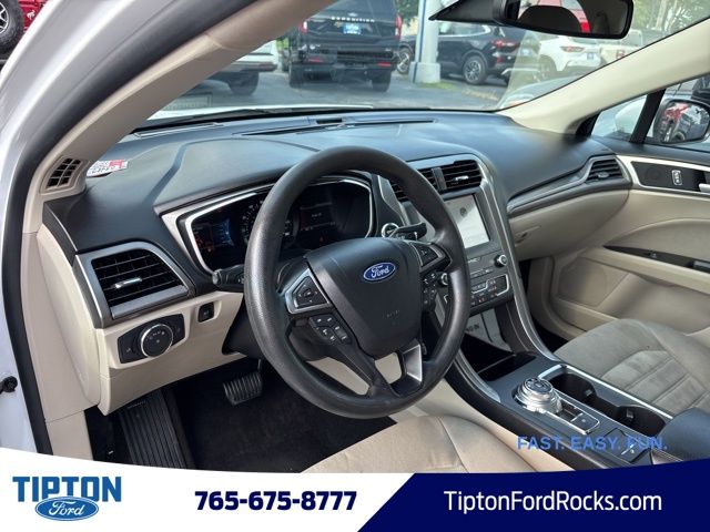 2020 Ford Fusion SE photo 3