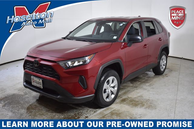 2022 Toyota RAV4 LE's photo