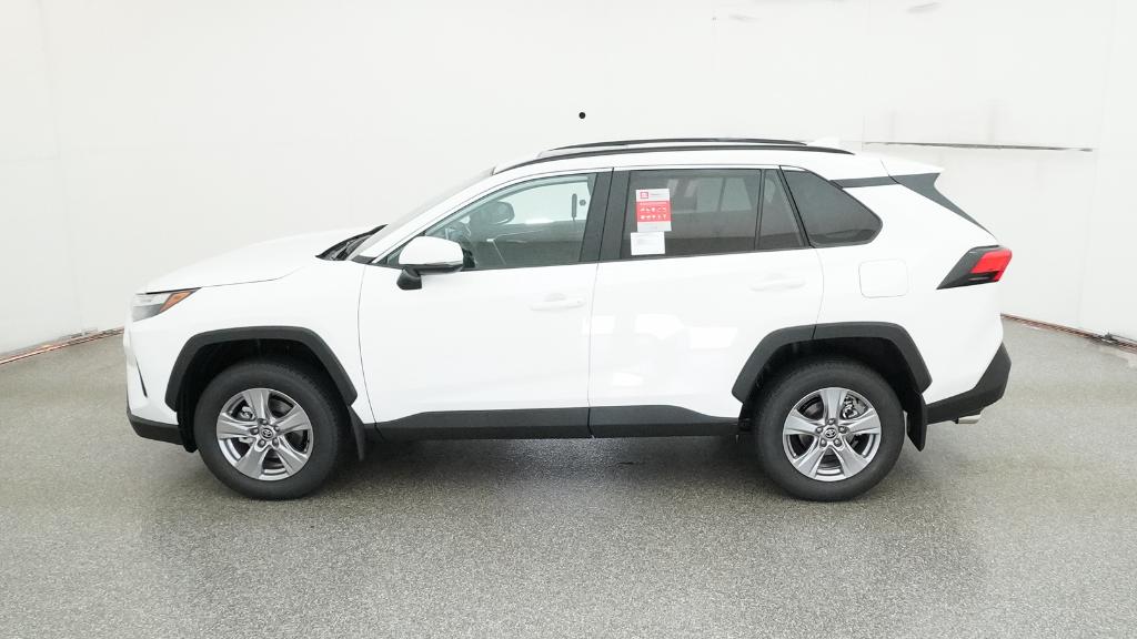 2025 Toyota RAV4 XLE photo 9