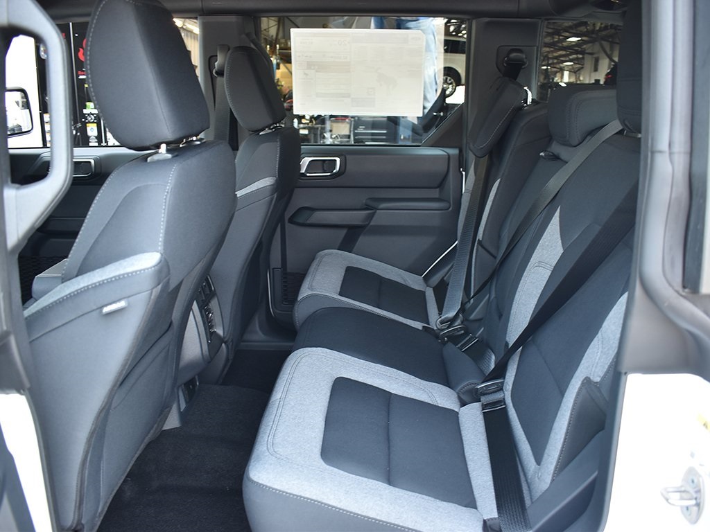 2025 Ford Bronco Base photo 6