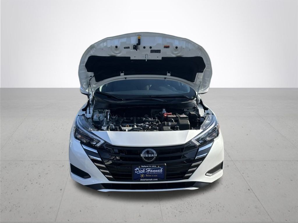 2025 Nissan Versa 1.6 SV photo 4