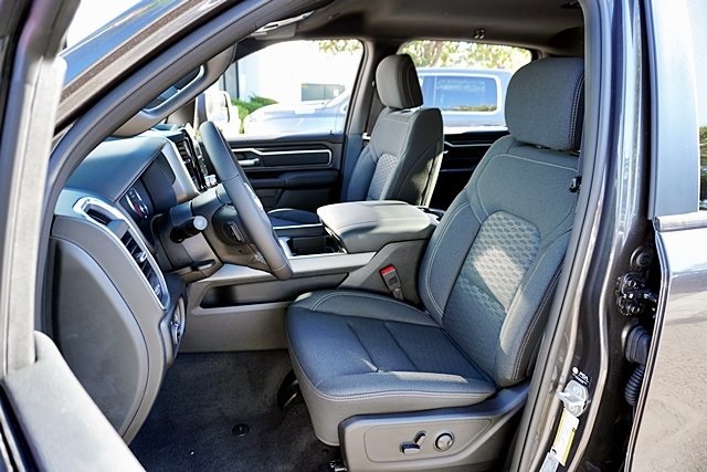 New 2026 Granite Crystal Metallic Clear-Coat Exterior Paint RAM Big Horn/Lone Star image 22