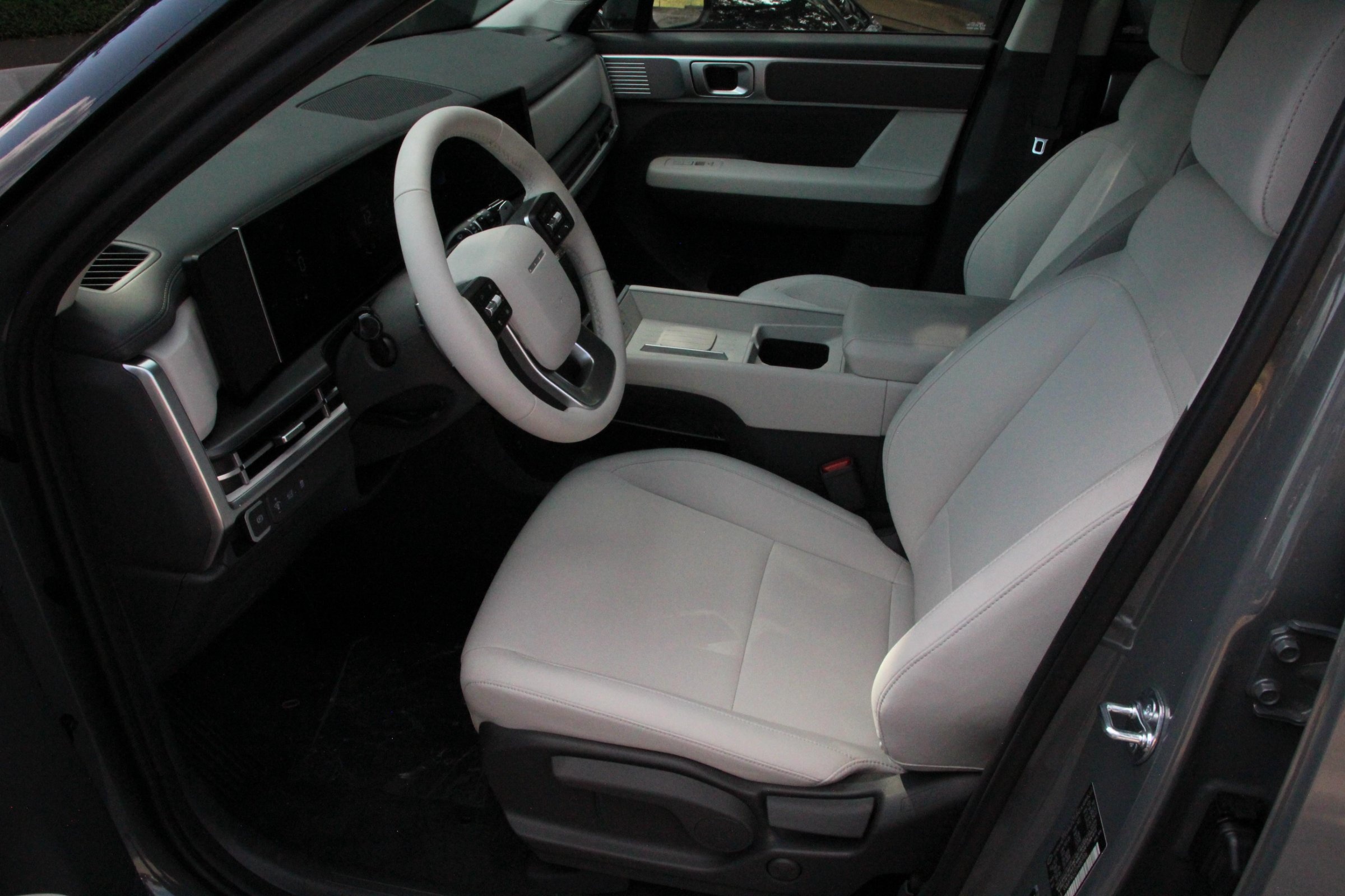 2026 Hyundai Santa Fe SE photo 8