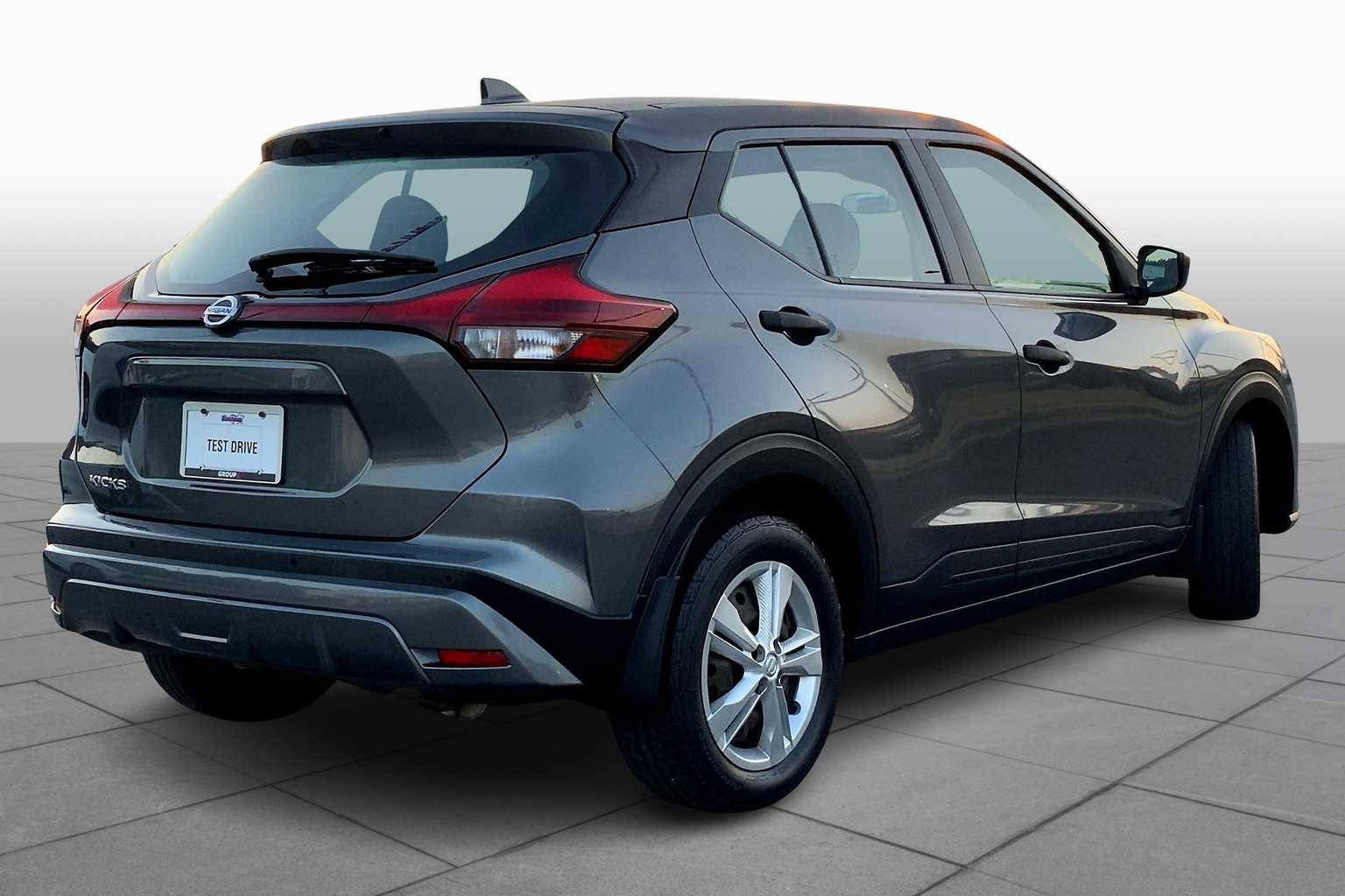 2021 Nissan Kicks S photo 11