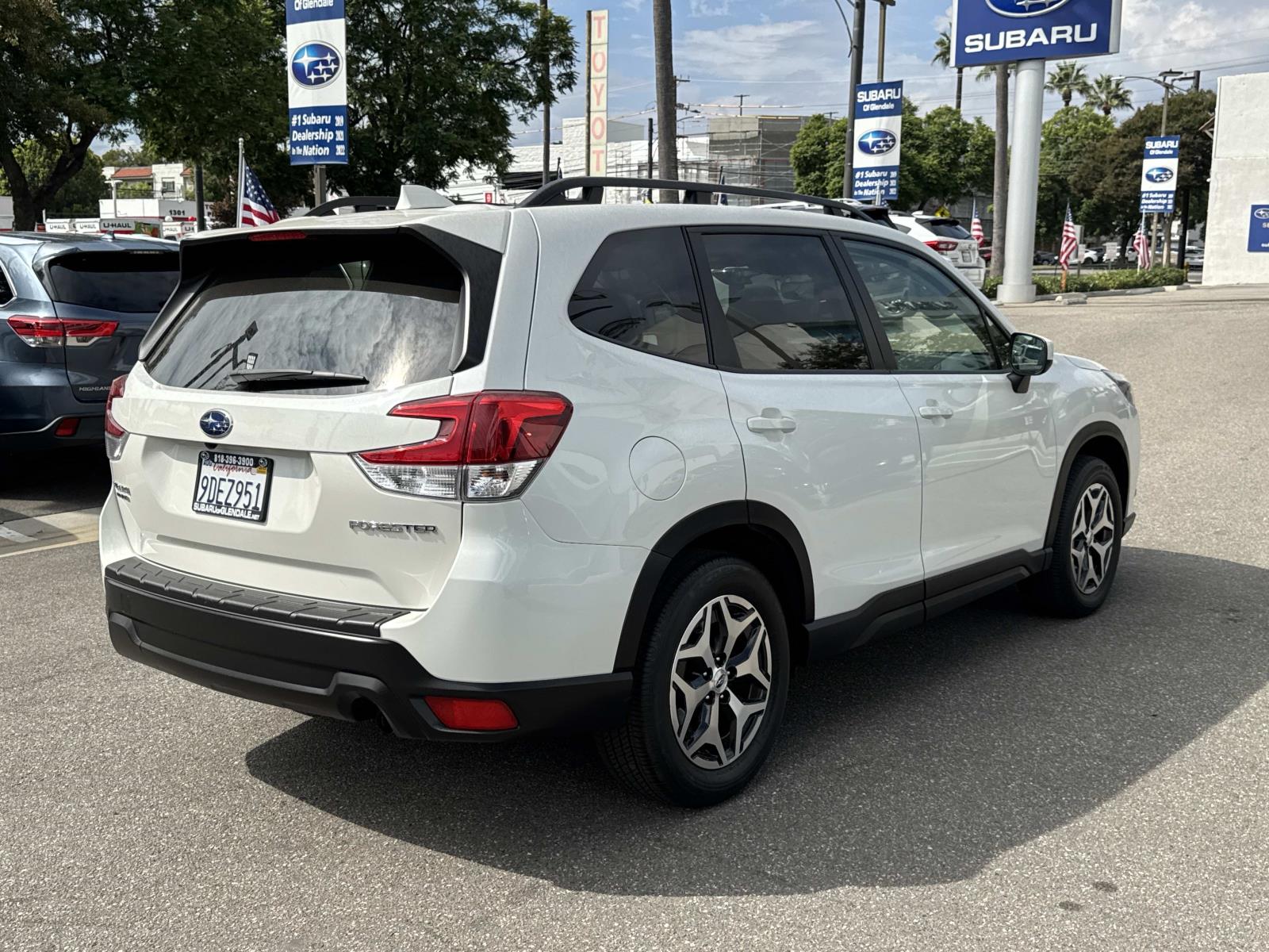2022 Subaru Forester Premium photo 3