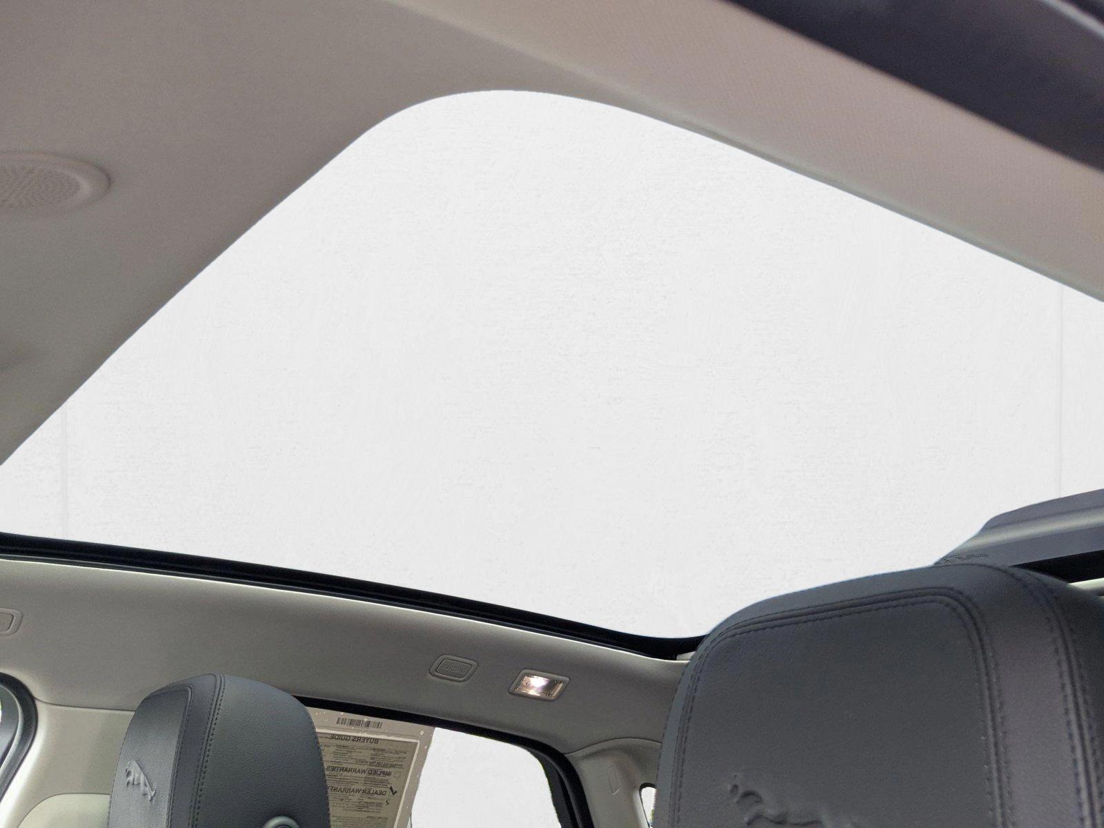 2022 Jaguar E-PACE P250 SE photo 16