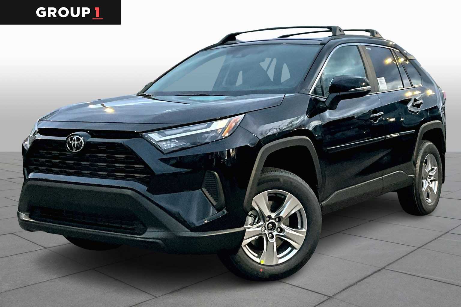 2025 Toyota RAV4 XLE's photo