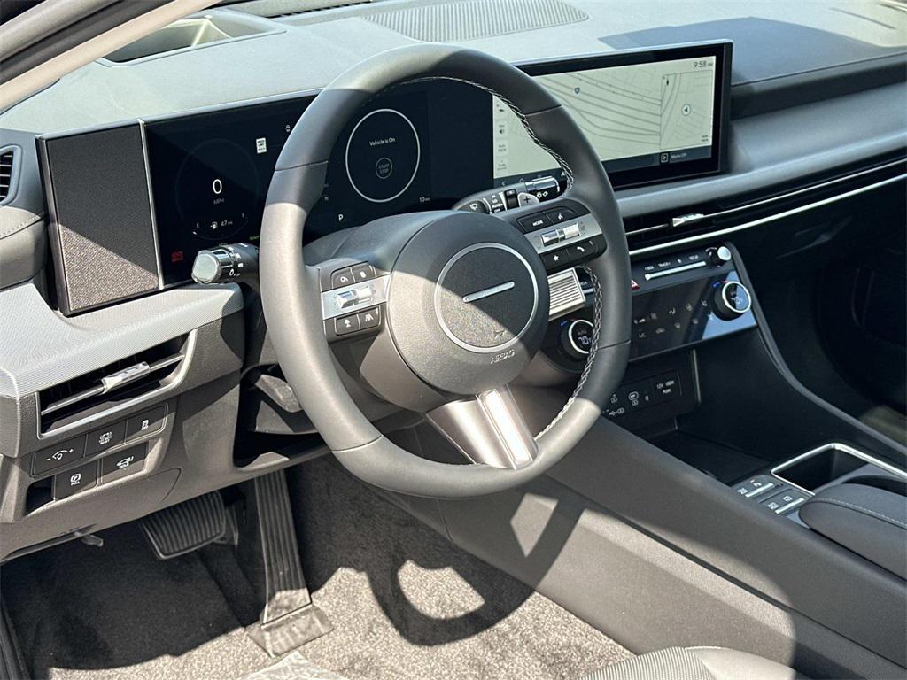 2025 Hyundai Sonata Hybrid Limited photo 2