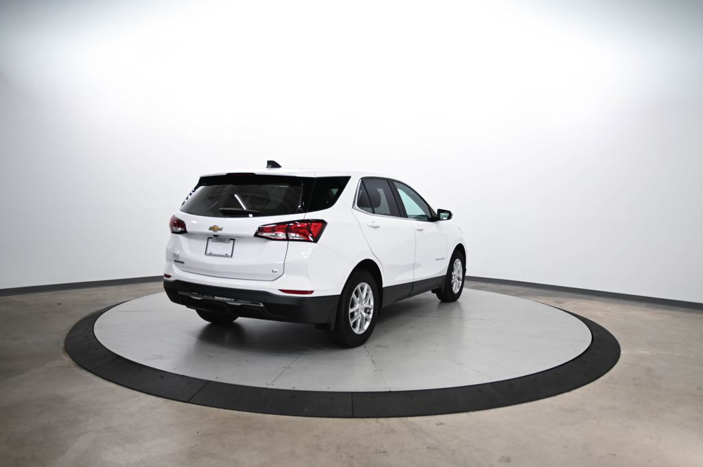 2022 Chevrolet Equinox LT photo 3