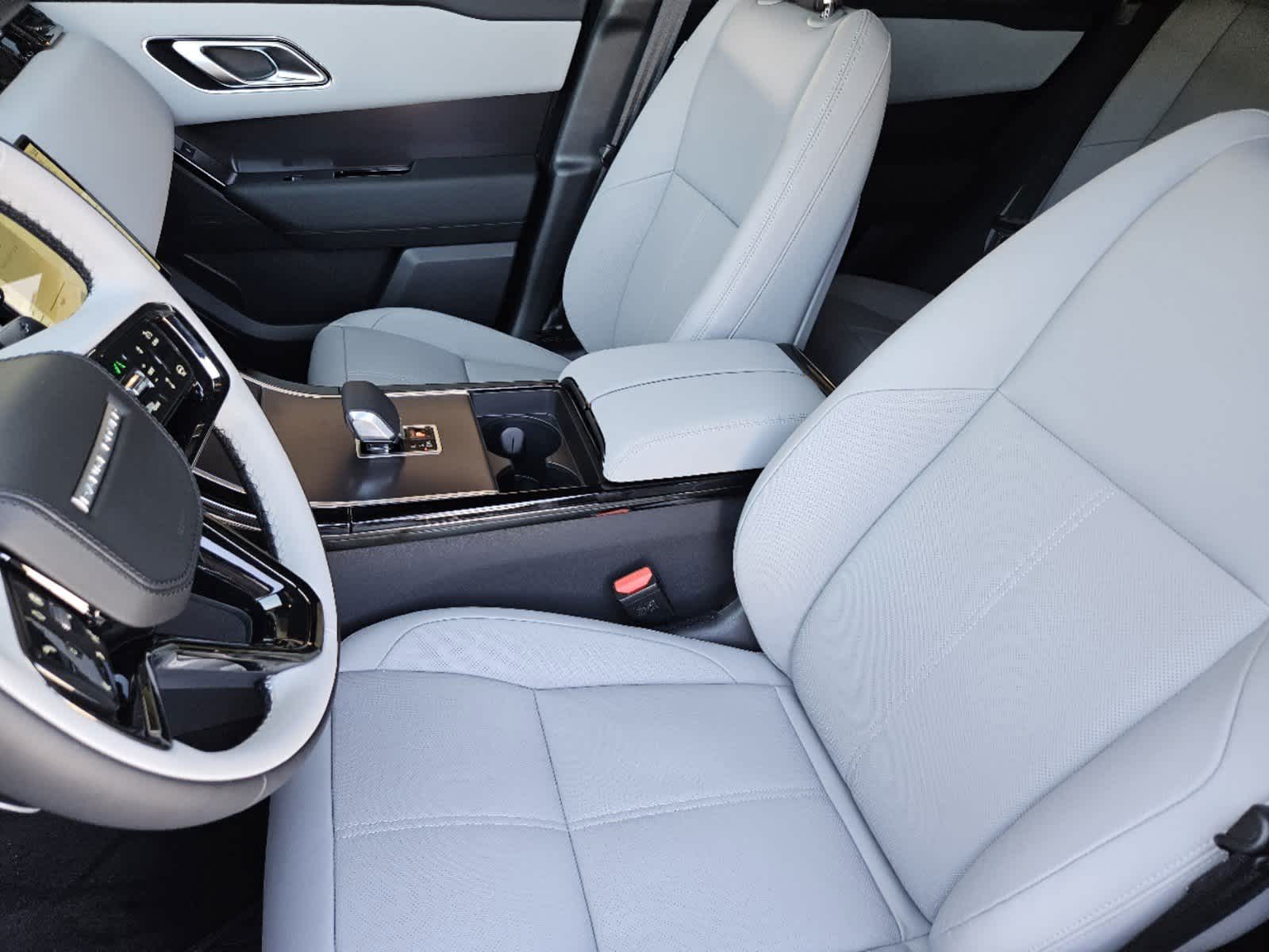 2026 Land Rover Range Rover Velar SE photo 8