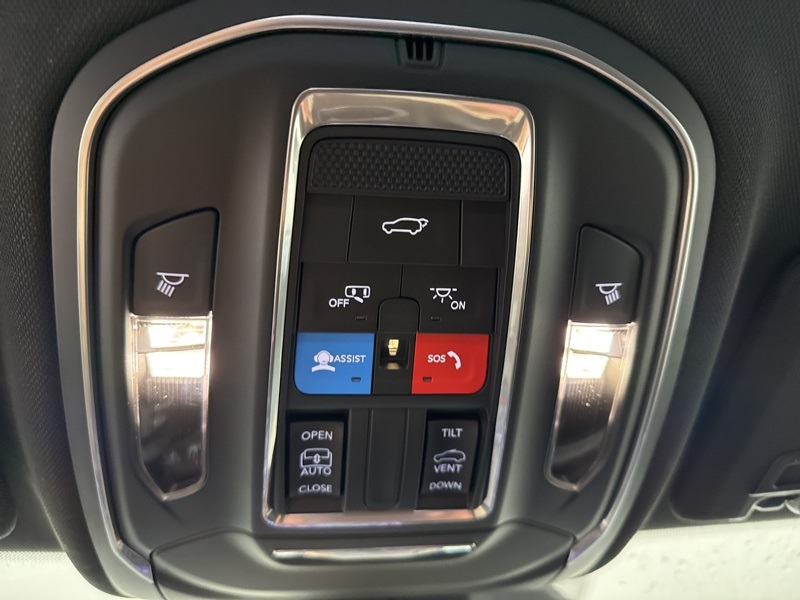 2025 Jeep Grand Cherokee Altitude photo 34