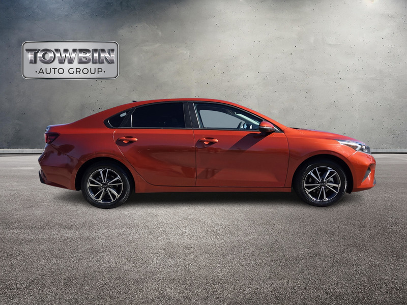2023 Kia Forte LXS photo 3