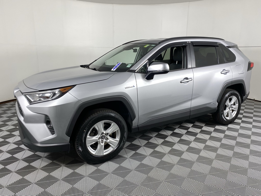 2020 Toyota RAV4 Hybrid XLE photo 3