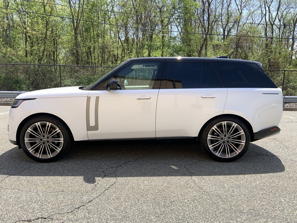 2025 Land Rover Range Rover SE photo 4