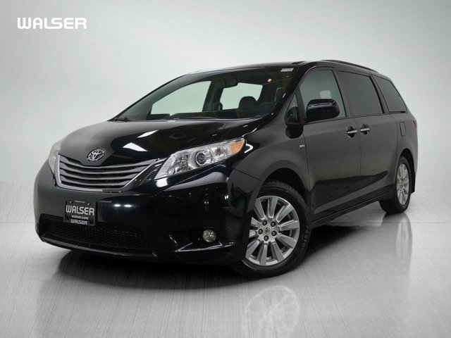 2017 Toyota Sienna XLE's photo