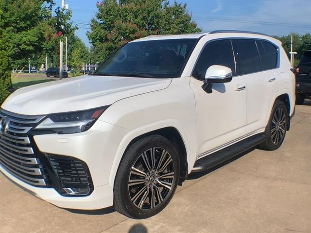 2022 Lexus LX 600 Luxury photo 4