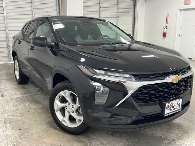 2025 Chevrolet Trax LS's photo