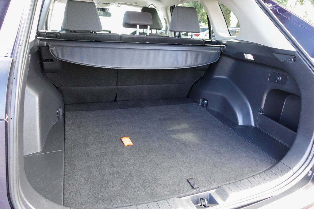 2023 Toyota RAV4 XLE photo 28