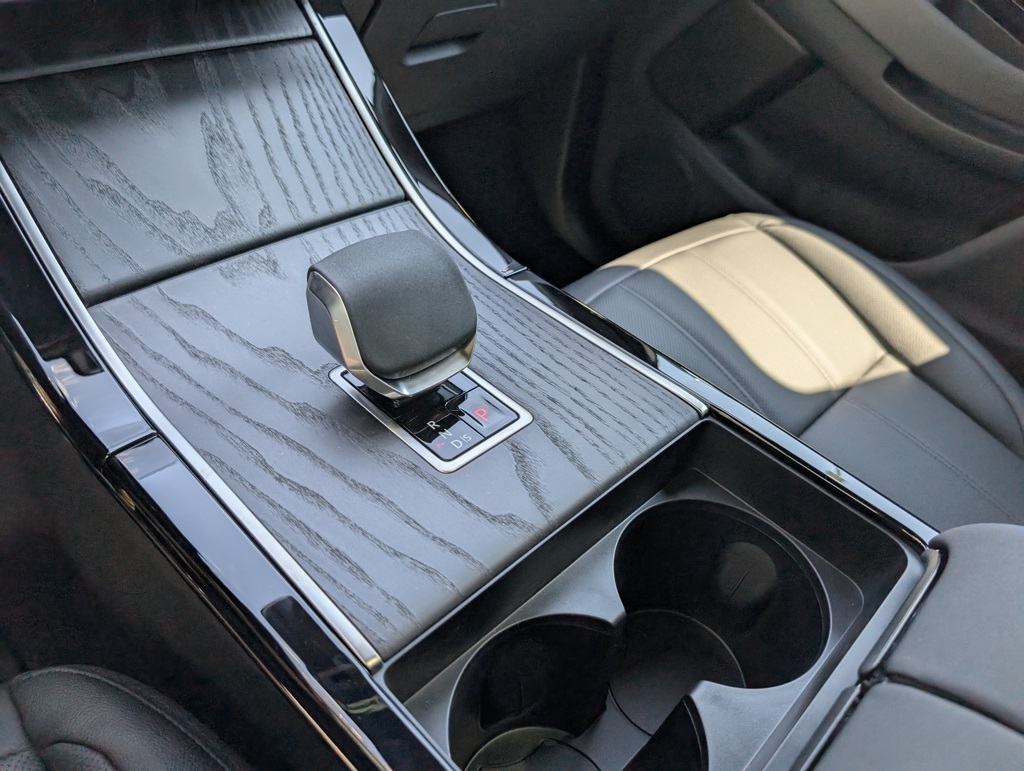2026 Land Rover Range Rover Evoque Dynamic SE photo 15