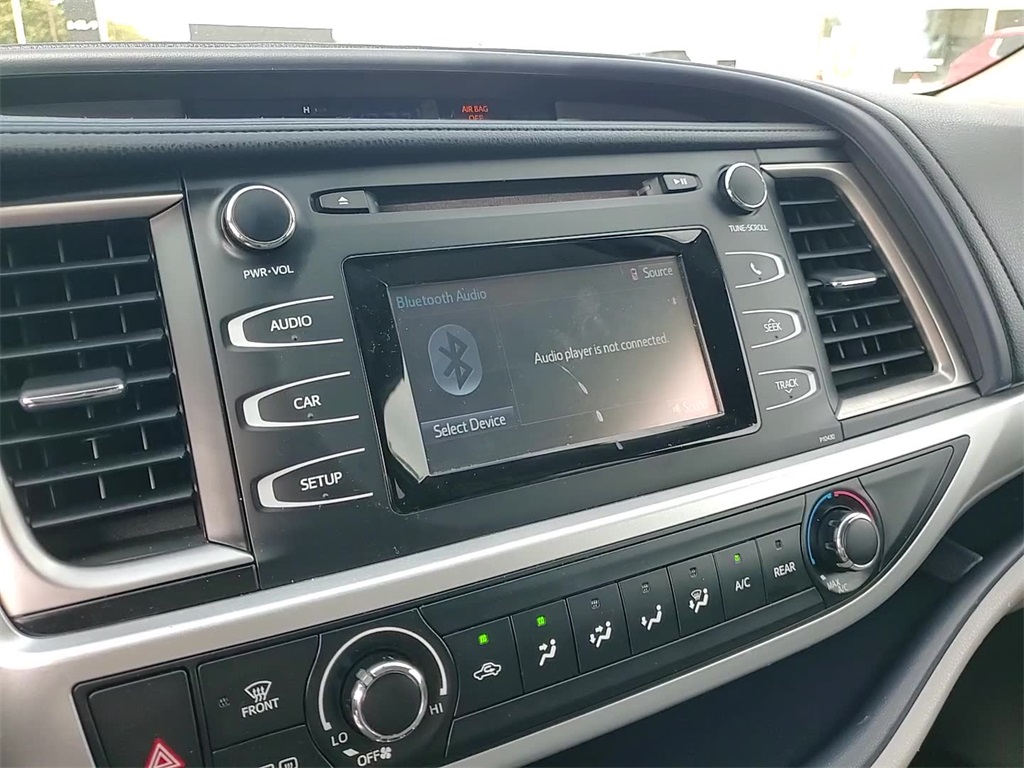 2015 Toyota Highlander LE photo 23