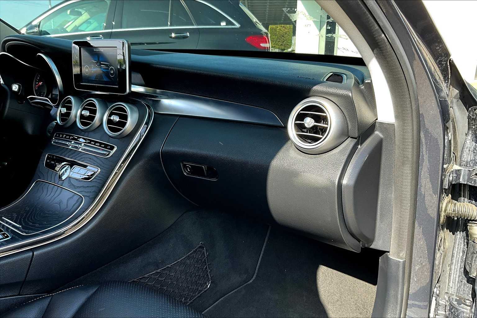 2015 Mercedes Benz C 300 photo 17