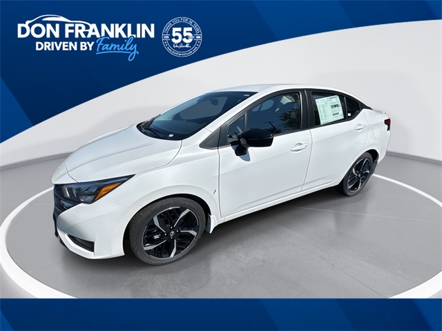 2025 Nissan Versa SR's photo