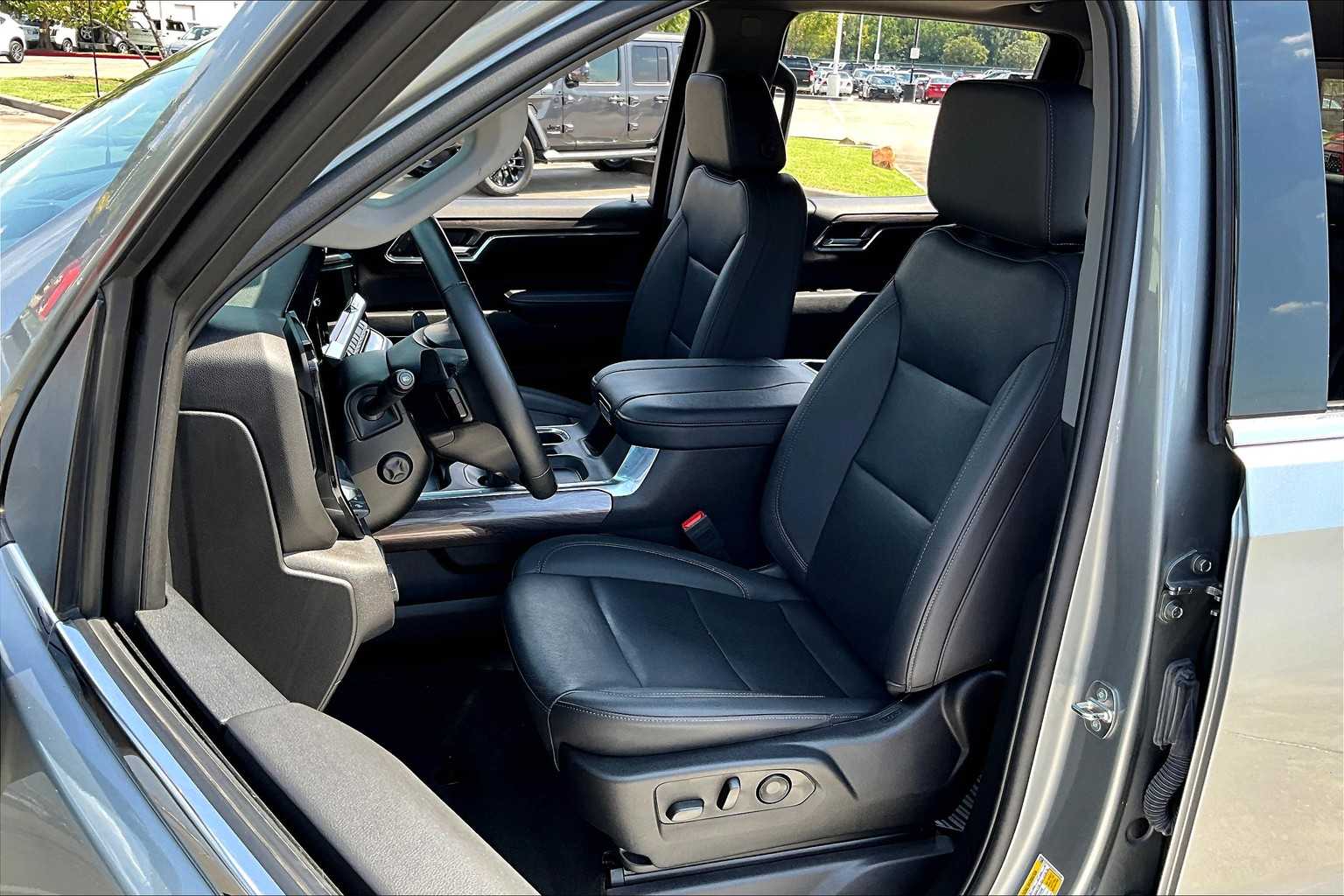 2024 Chevrolet Silverado 1500 LTZ photo 6