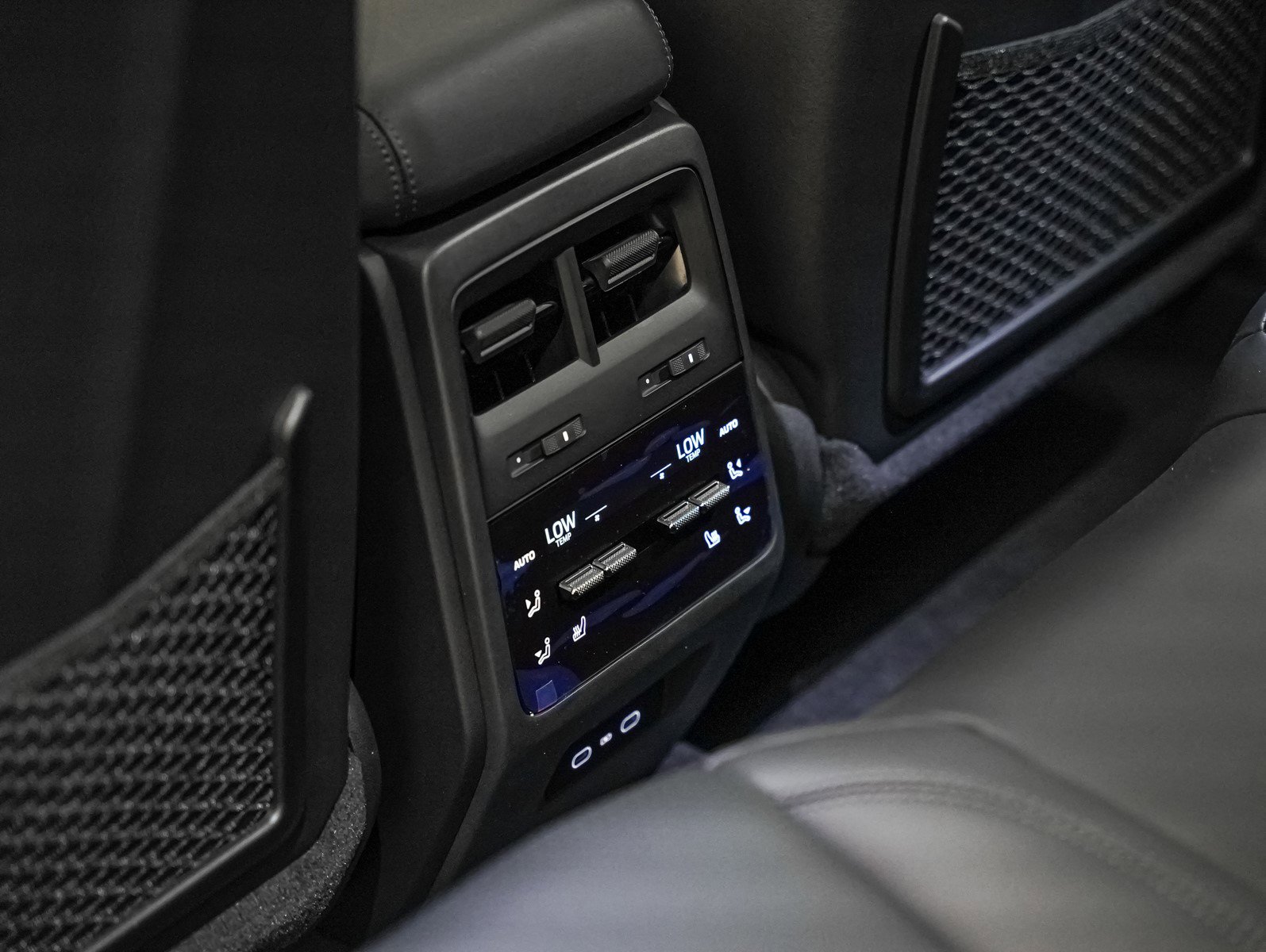 2025 Porsche Macan Electric photo 22