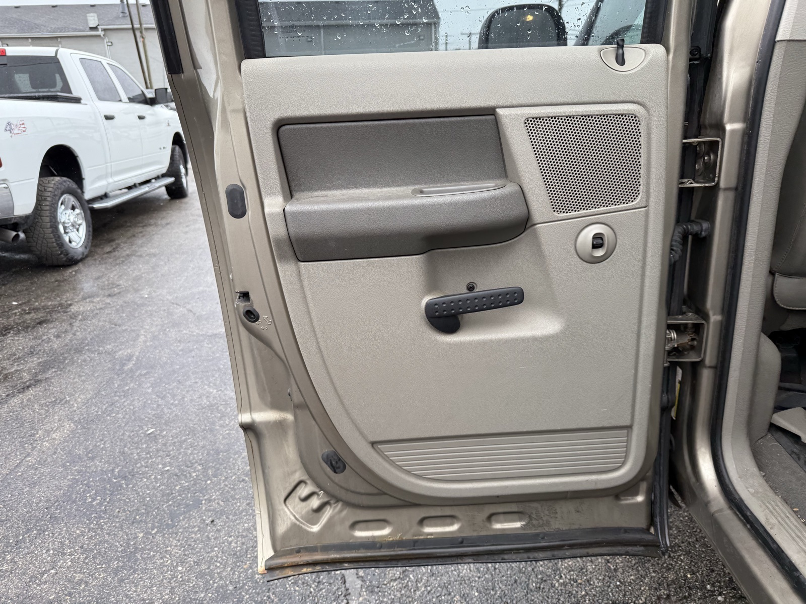 2008 Dodge Ram SLT photo 15