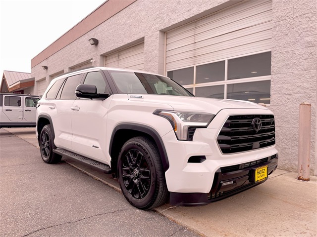 2025 Toyota Sequoia photo 3
