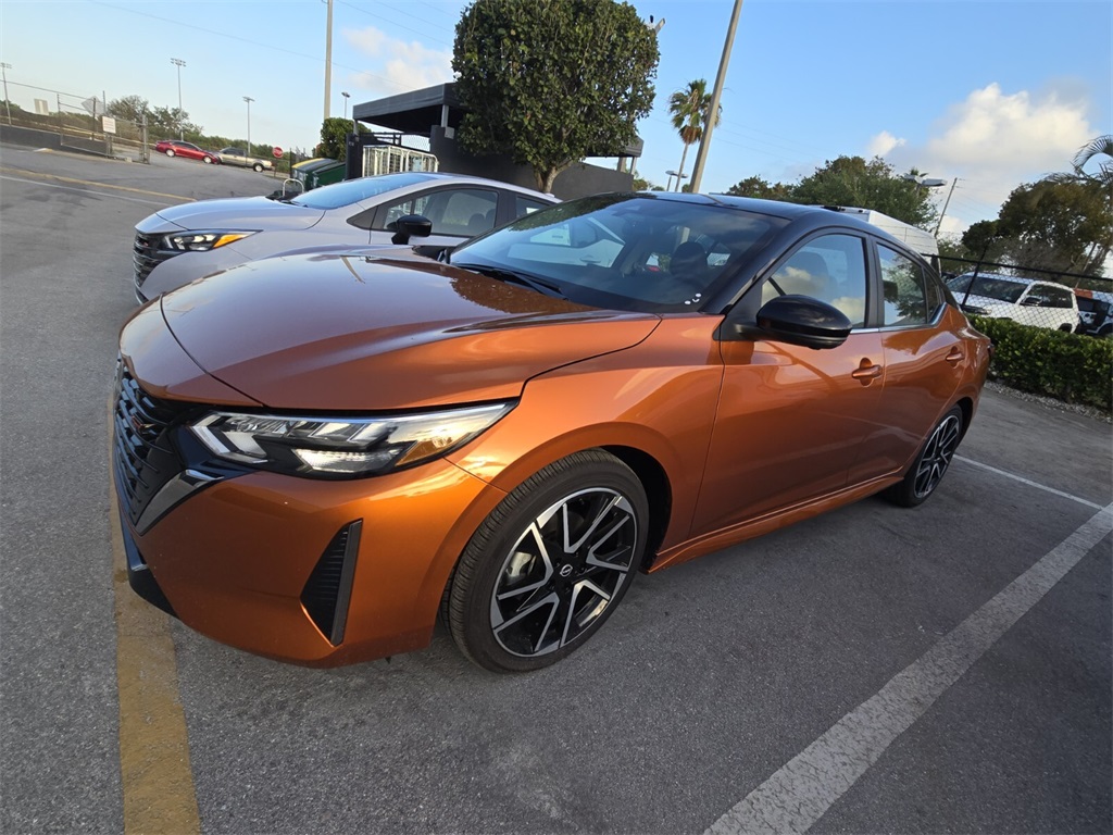 2025 Nissan Sentra SR photo 4