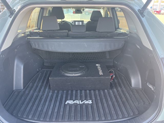 2021 Toyota RAV4 XLE photo 25