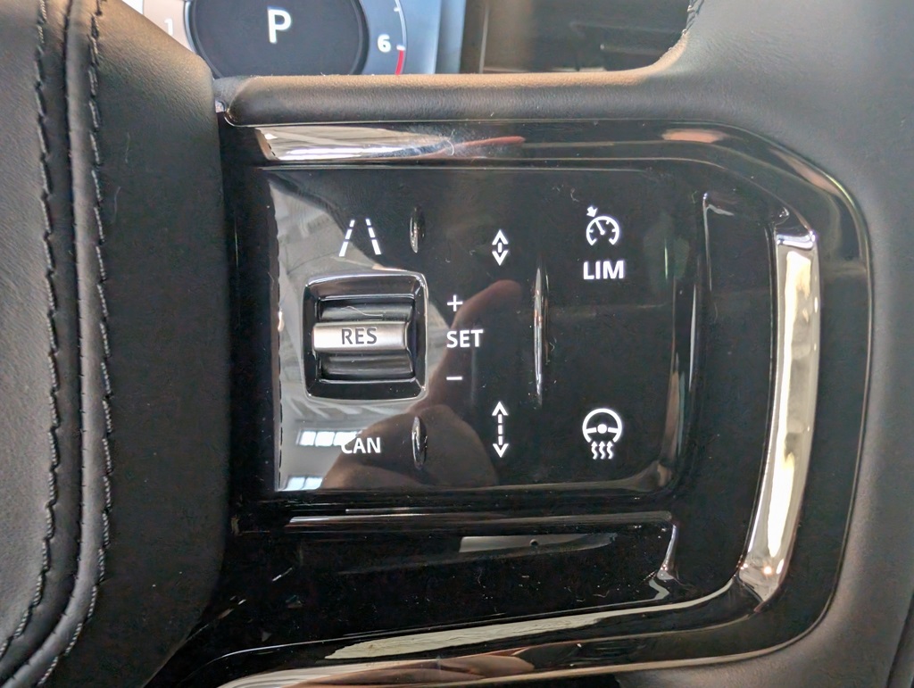 2025 Land Rover Range Rover Sport SE photo 14