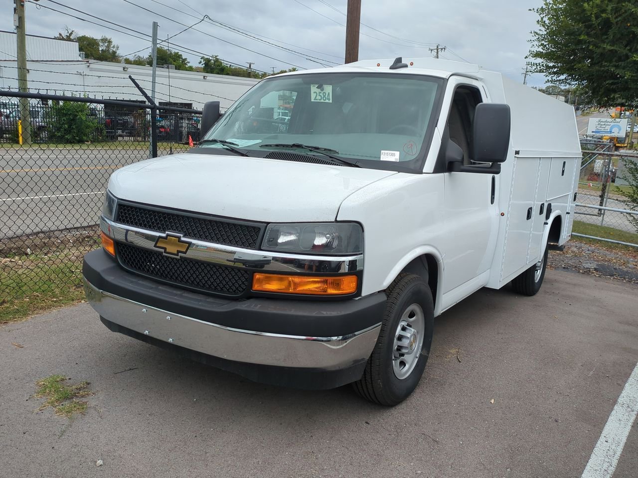 2025 Chevrolet Express Cutaway Base's photo