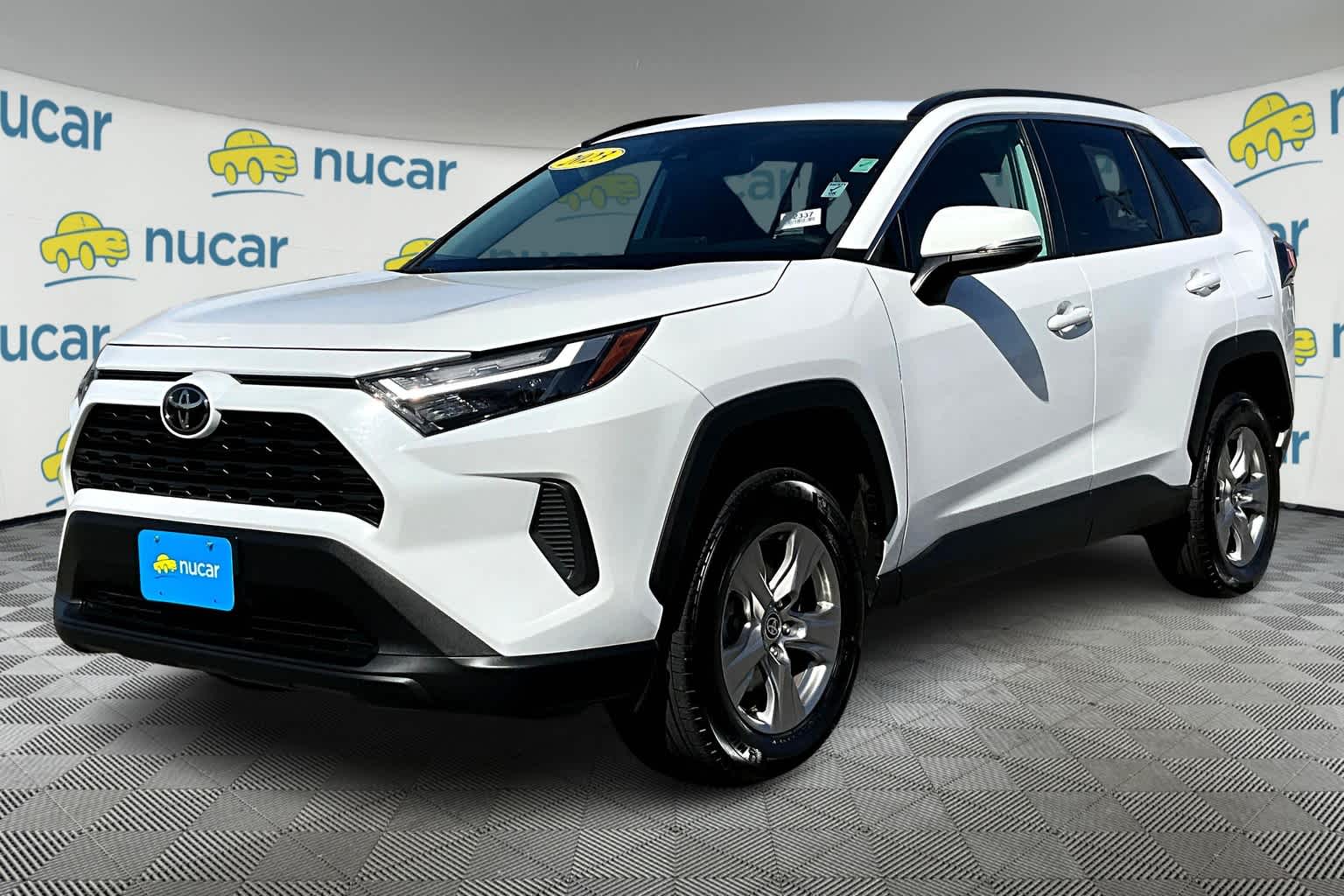 2023 Toyota RAV4 XLE photo 6