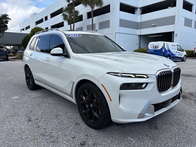 2023 BMW X7 40i's photo
