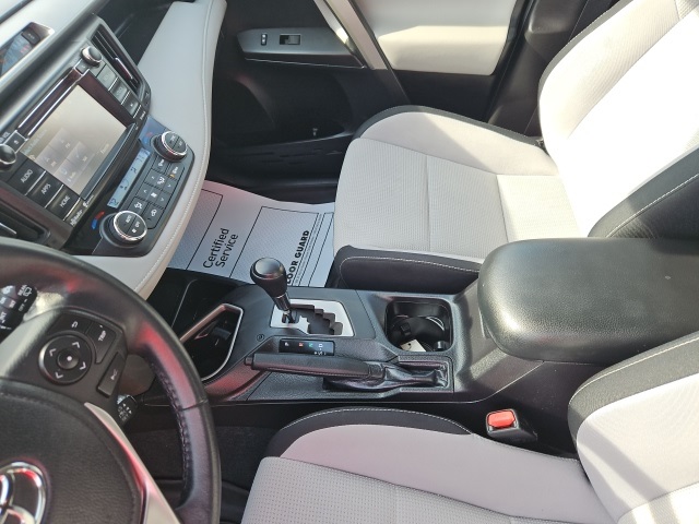2017 Toyota RAV4 XLE photo 24