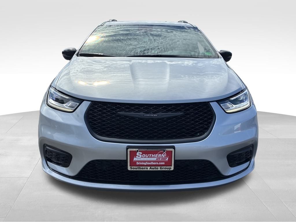 2026 Chrysler Pacifica photo 7