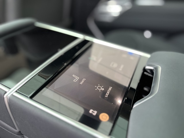 2025 Land Rover Range Rover SE photo 40