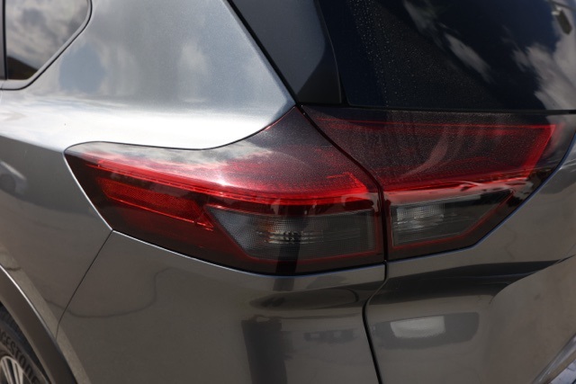 2023 Nissan Rogue SV photo 5