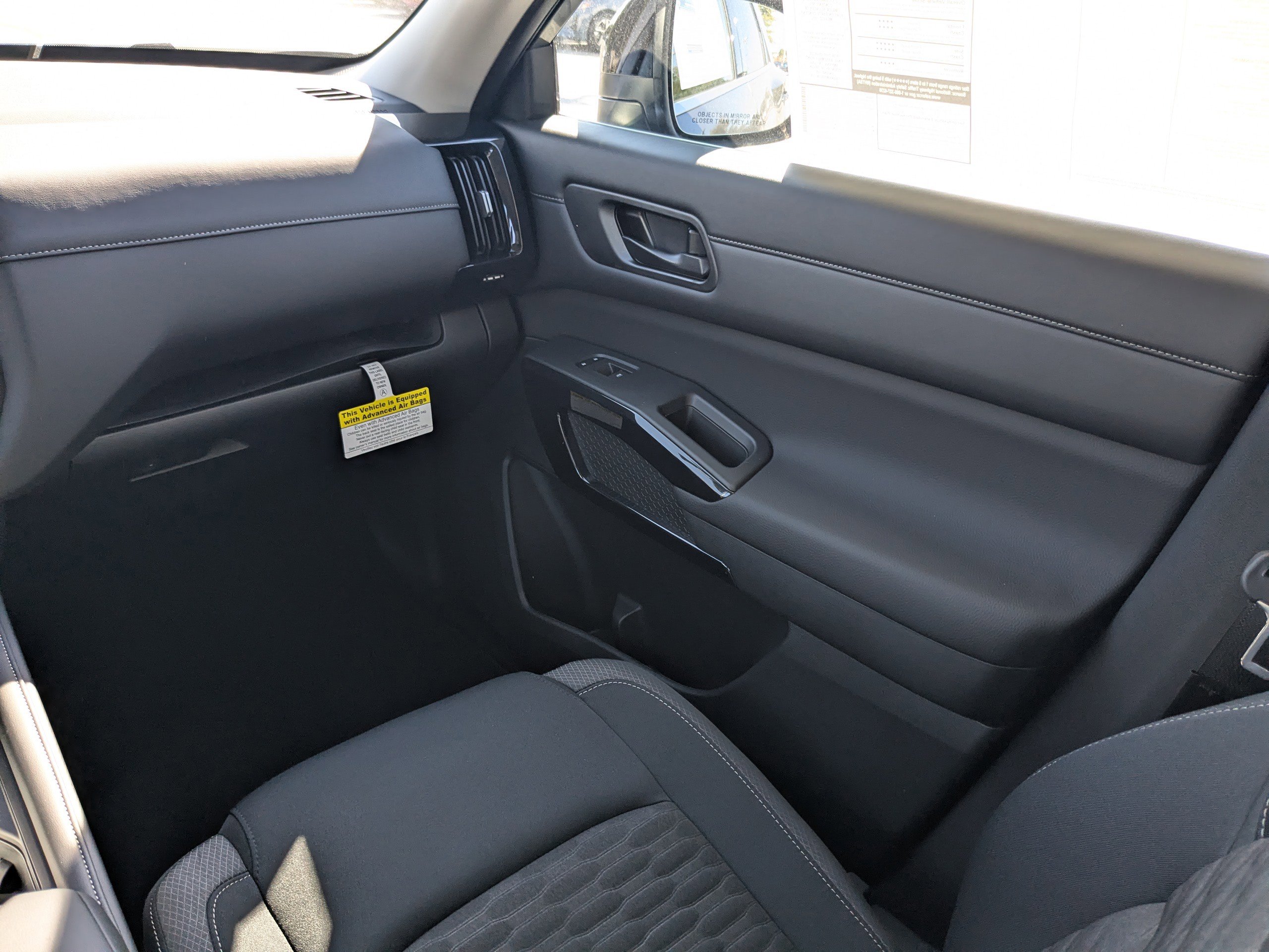 2025 Nissan Pathfinder S photo 11