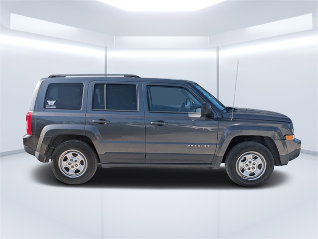 2017 Jeep Patriot Sport photo 2